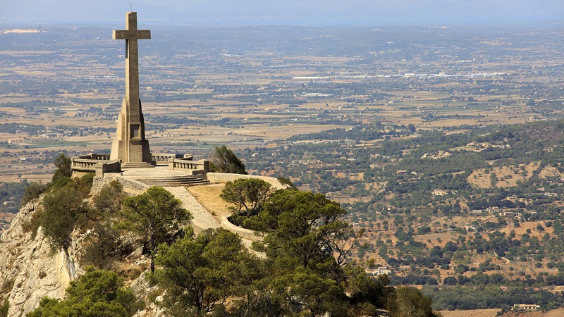 Udflugt 3: Fra hellige hjder til olivenlunde (inkl. frokost)